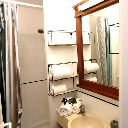 Very Quiet House With Shared Swimming Pool *