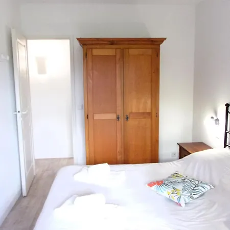 Holiday home Very Quiet House With Shared Swimming Pool *