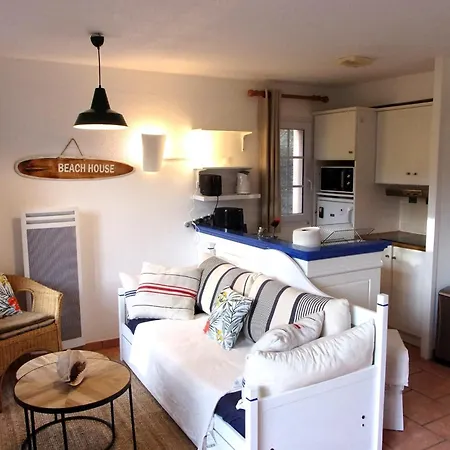 Holiday home Very Quiet House With Shared Swimming Pool