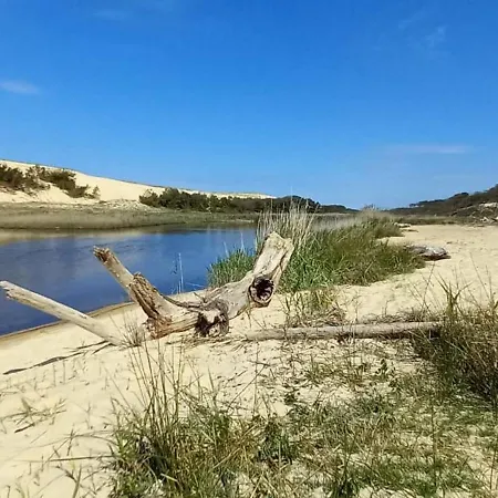 Very Quiet House With Shared Swimming Pool 펜션 몰리엣젯마