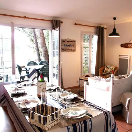 Very Quiet House With Shared Swimming Pool Nyaraló