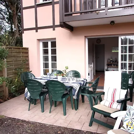 Very Quiet House With Shared Swimming Pool Feriehus *