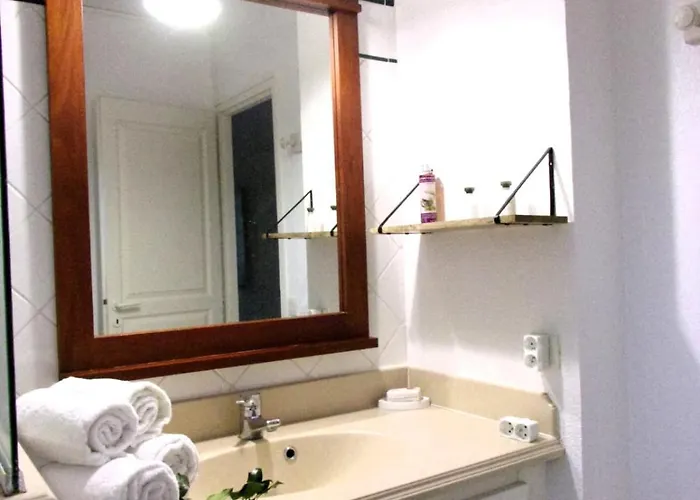 Very Quiet House With Shared Swimming Pool Feriehus