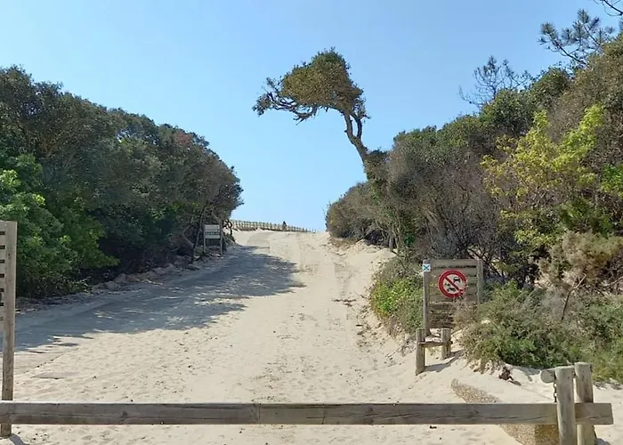 Very Quiet House With Shared Swimming Pool Feriehus