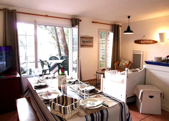 Very Quiet House With Shared Swimming Pool Feriehus