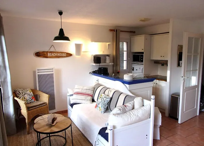 Very Quiet House With Shared Swimming Pool *