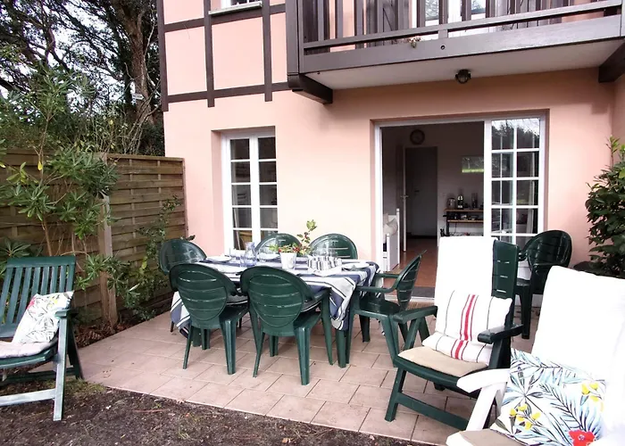 Very Quiet House With Shared Swimming Pool Feriehus *